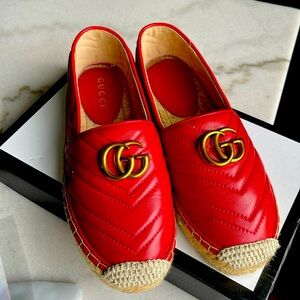 🔥Inspired Foot~Wear.🔥BEAUTIFUL & will be SOLD SOON.  Grab it while you can.